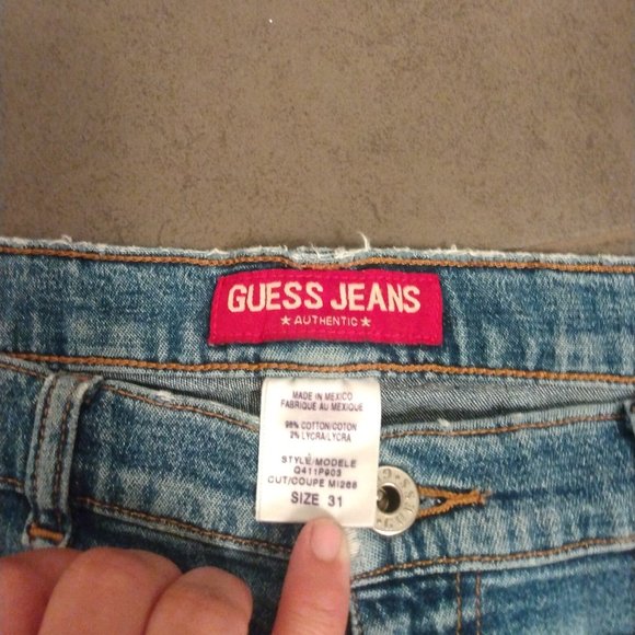 GUESS Jean Shorts - Picture 3 of 3